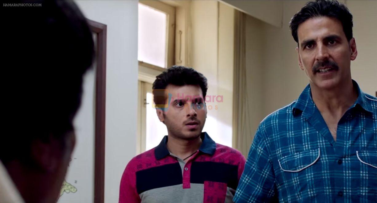 Akshay Kumar, Divyendu Sharma in Toilet Ek Prem Katha Movie Stills