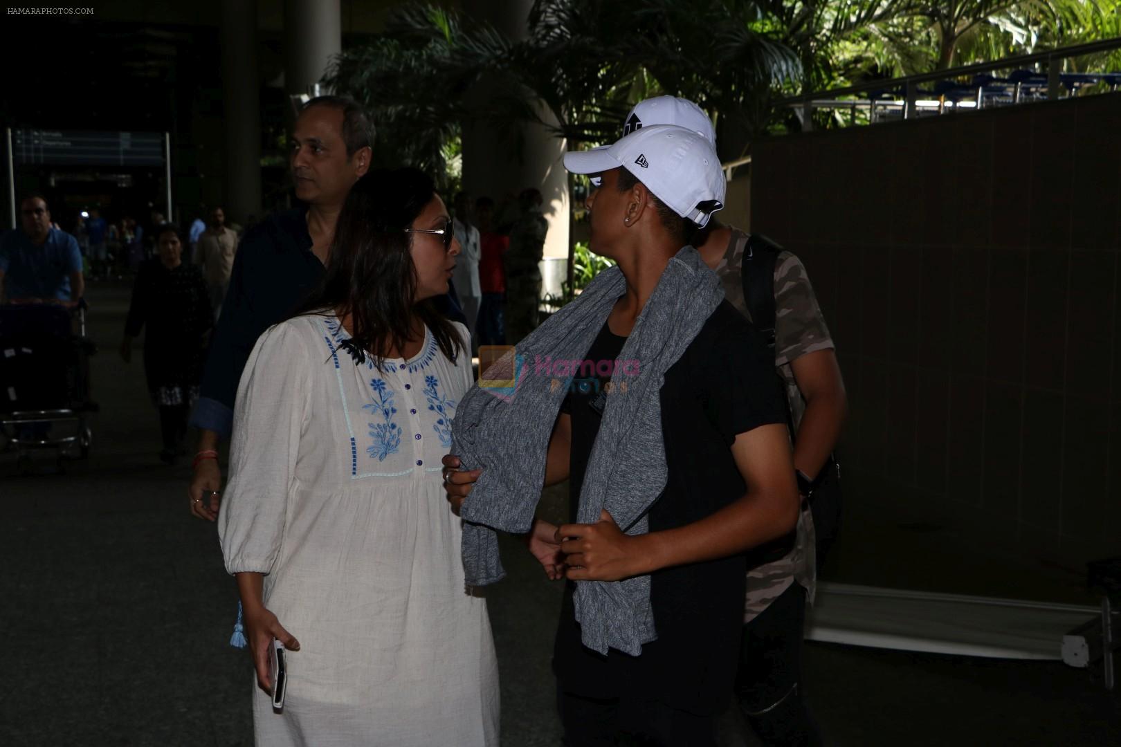 Vipul Amrutlal Shah with His Family Spotted At International Airport on 16th June 2017