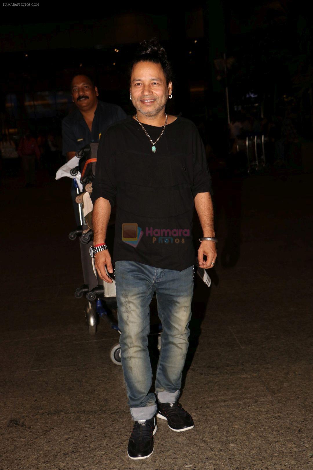 Kailash Kher spotted at the Airport on 23rd June 2017