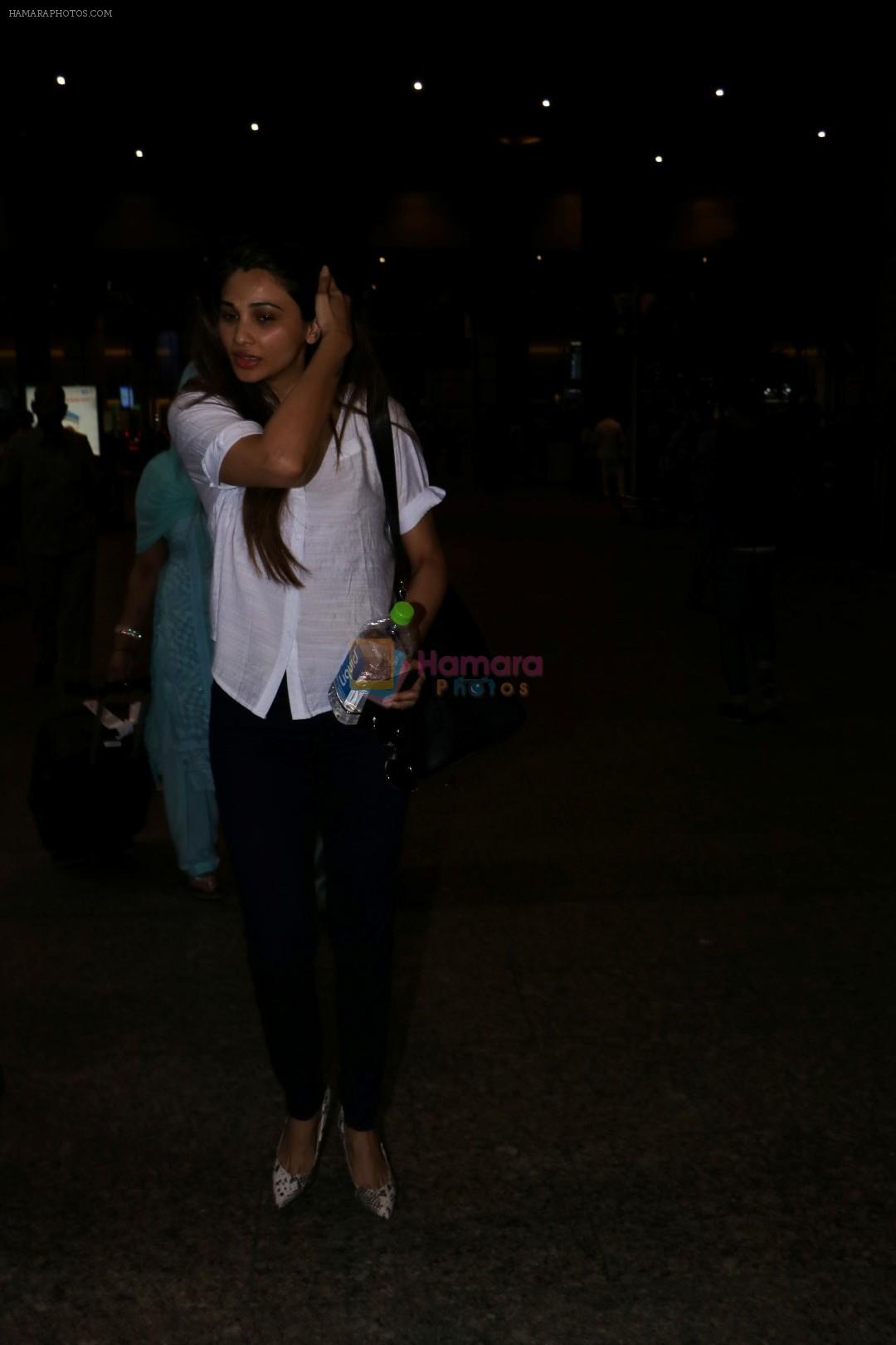 Daisy Shah Spotted At Airport on 24th June 2017