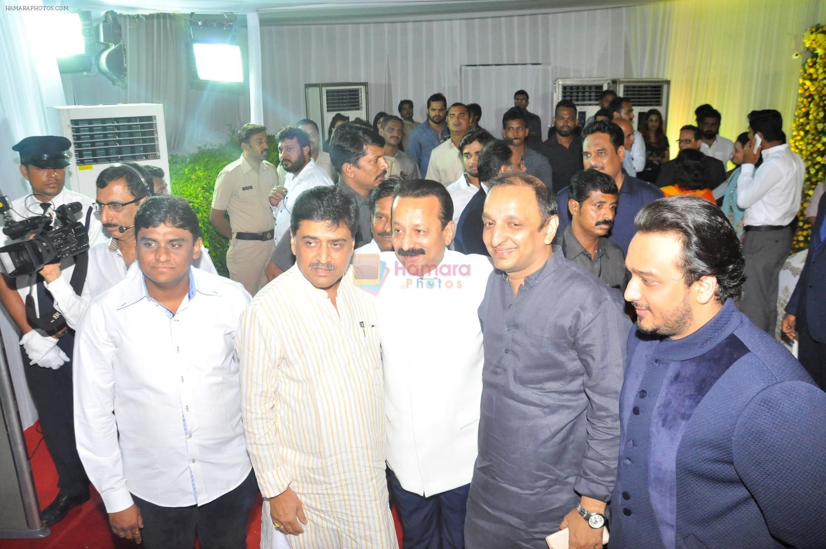 Baba Siddique Iftar Party in Mumbai on 24th June 2017