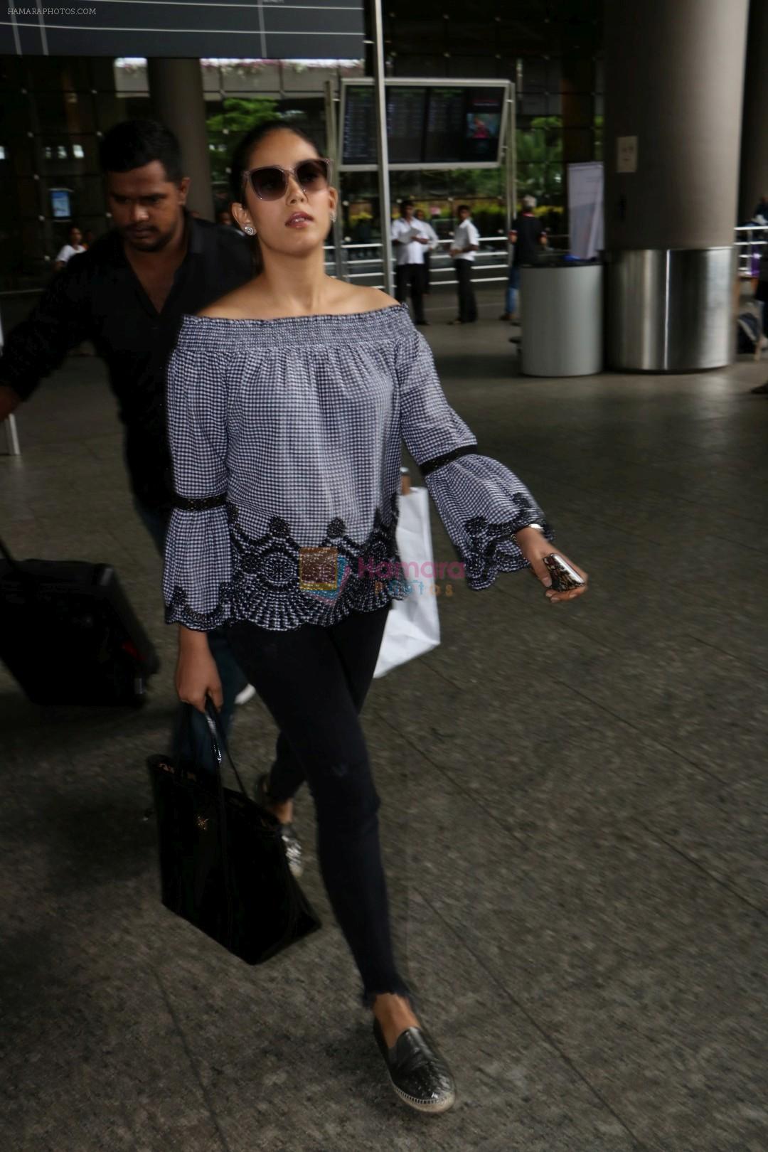 Mira Rajput Spotted At Airport on 24th June 2017
