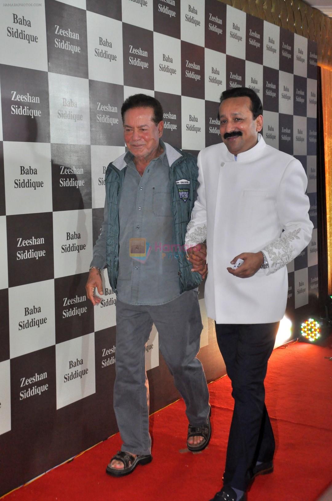 Salim Khan at Baba Siddique Iftar Party in Mumbai on 24th June 2017