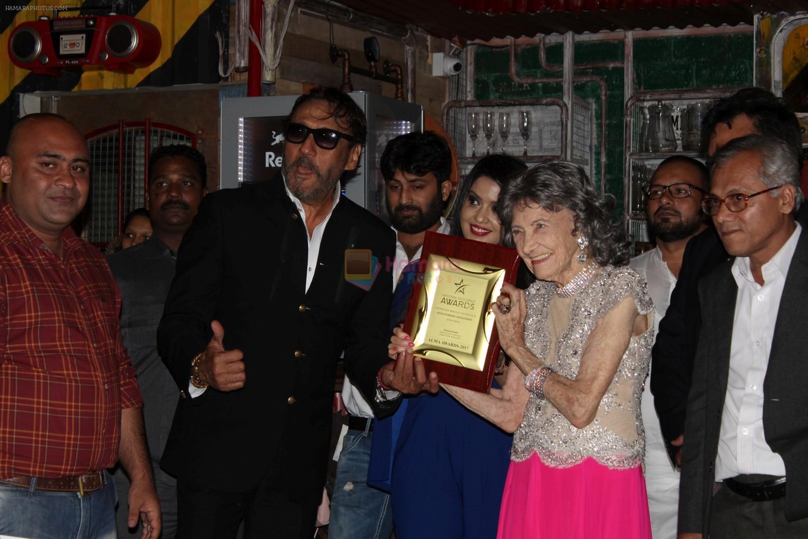 Jackie Shroff at Ms Tao Porchon Lynch Receive World's Oldest Ballroom Dancer Certificate on 27th June 2017
