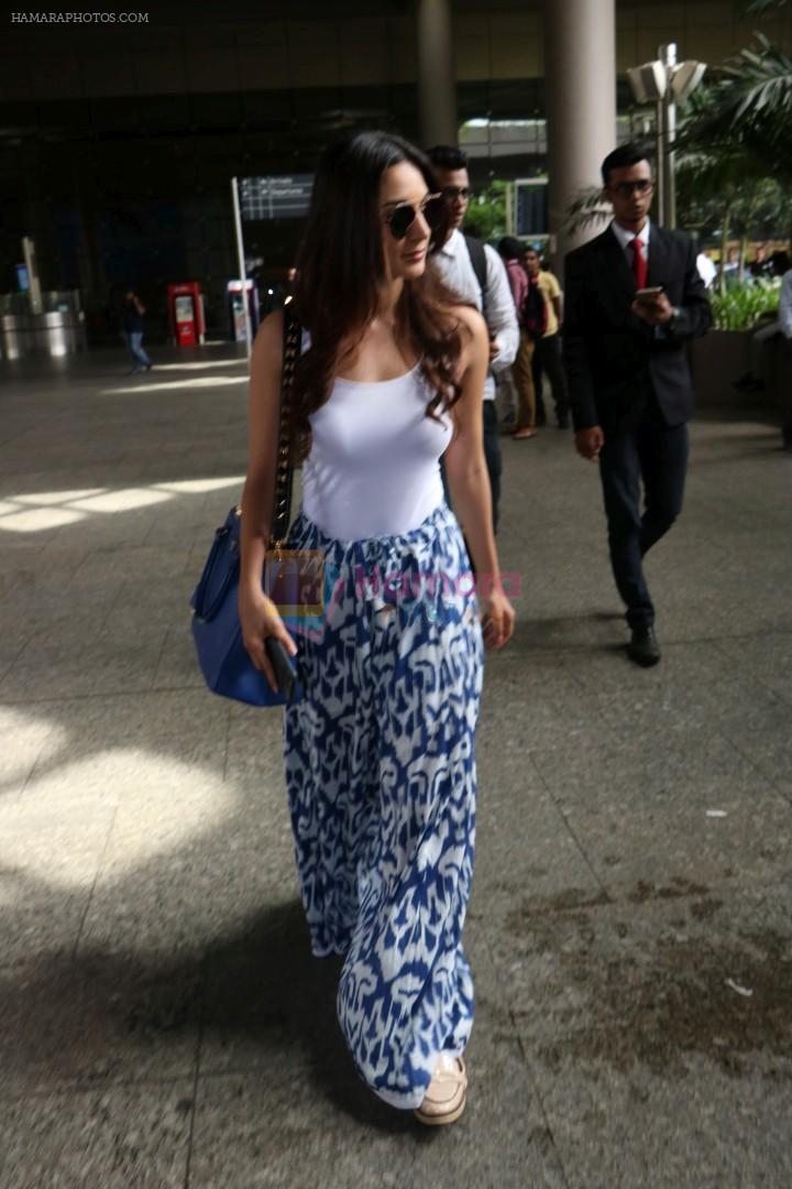 Kiara Advani Spotted At Airport on 3rd July 2017