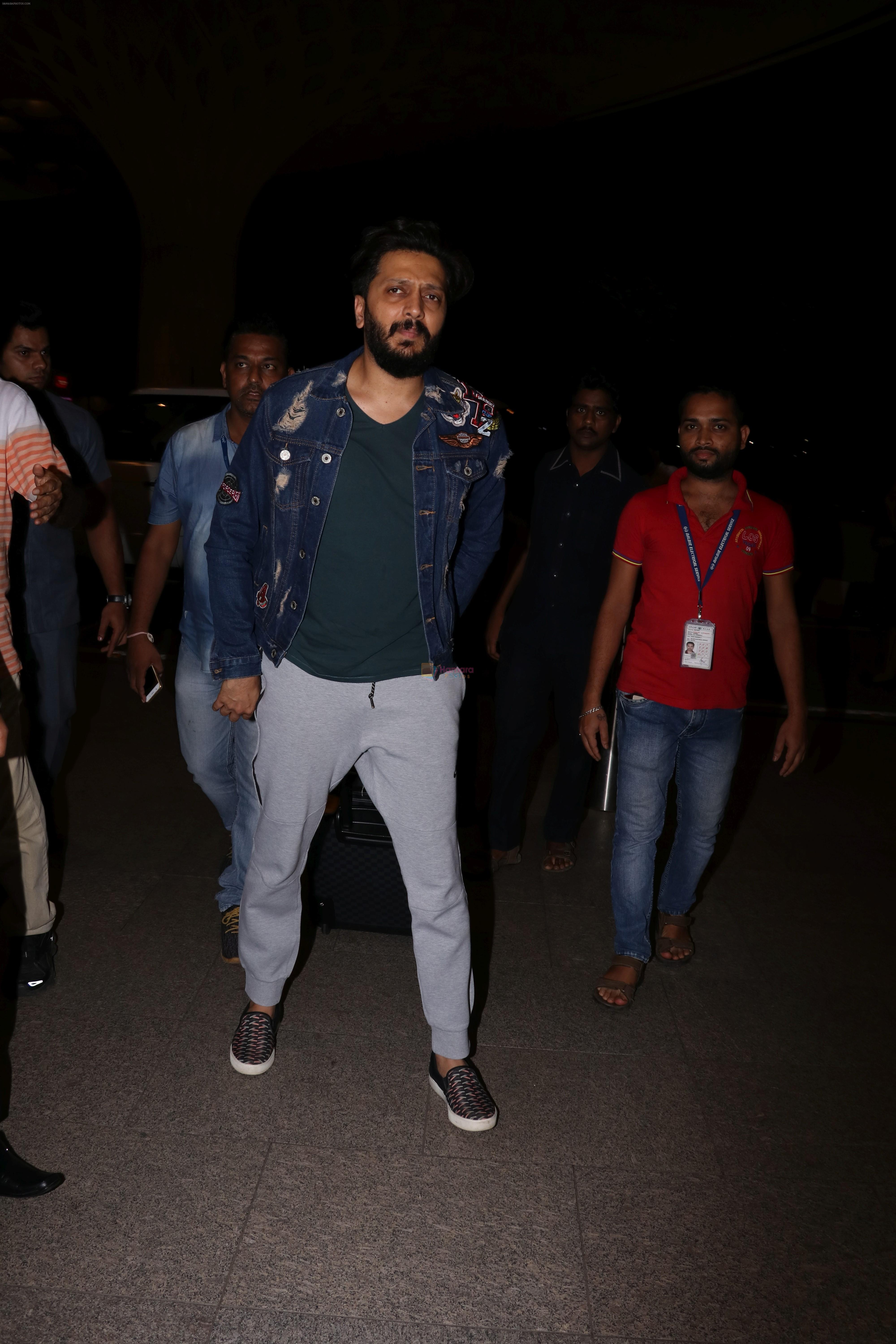 Riteish Deshmukh Spotted At Airport on 3rd July 2017