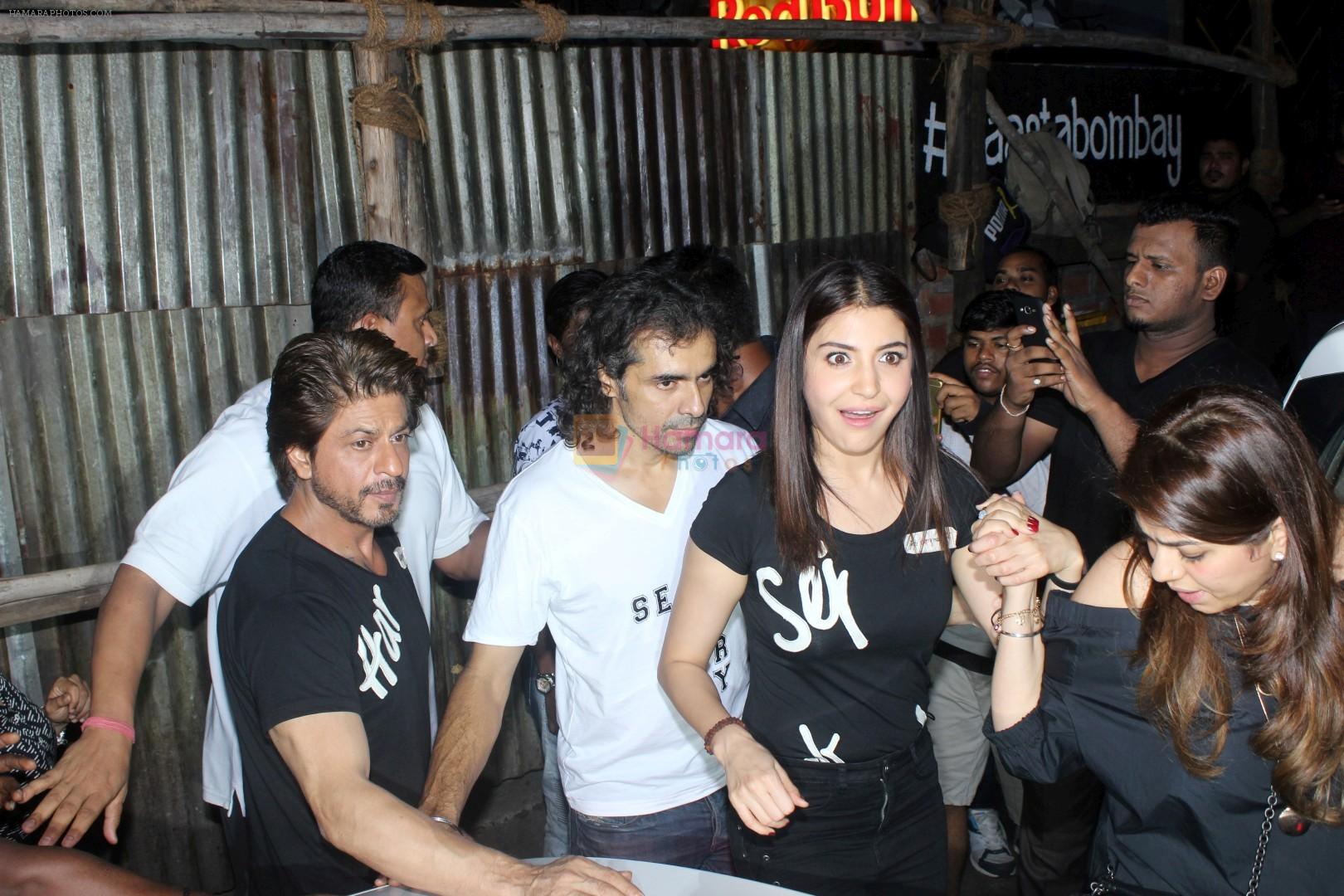 Shah Rukh Khan, Anushka Sharma, Imtiaz Ali Spotted At Khar Social on 3rd July 2017