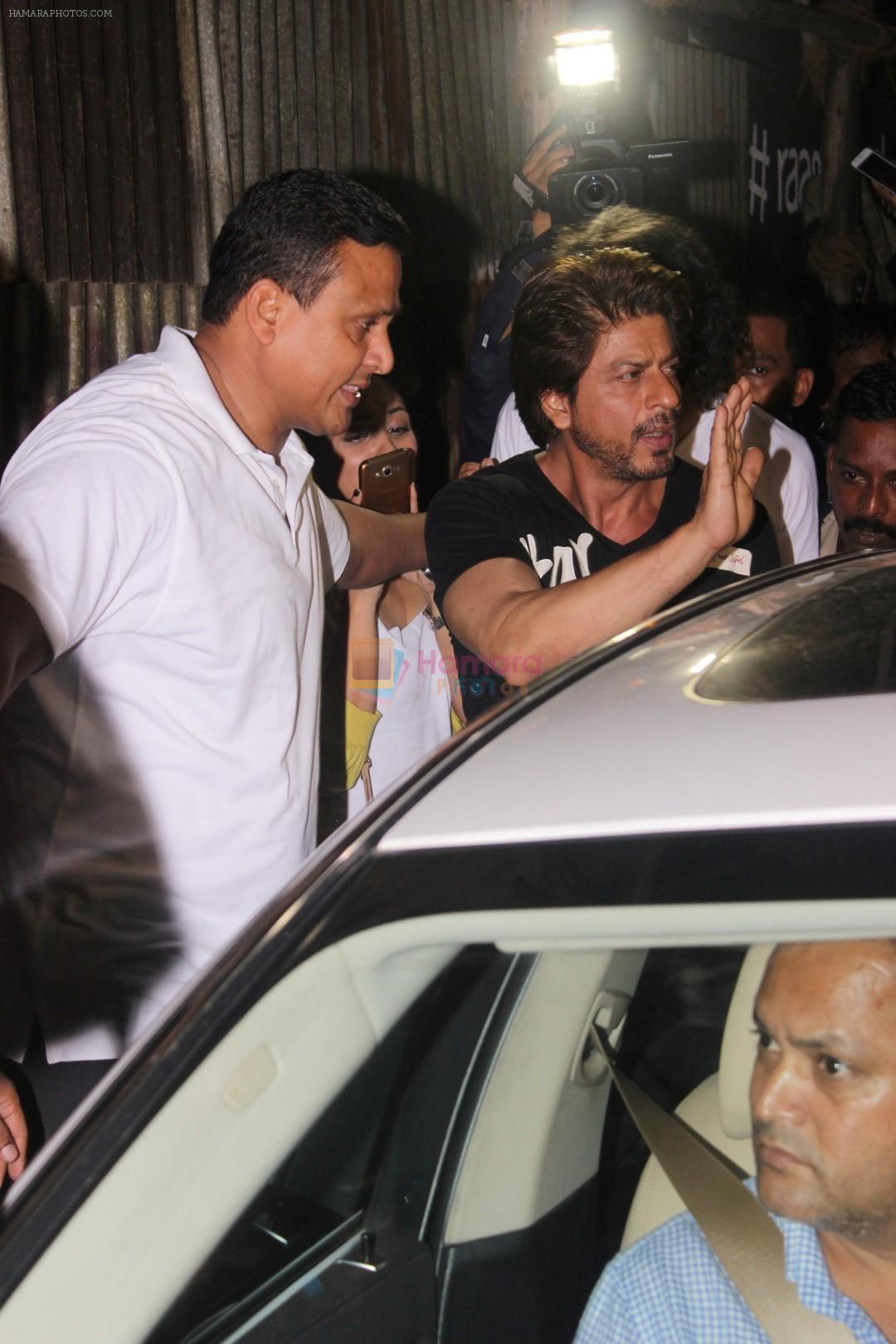Shah Rukh Khan, Imtiaz Ali Spotted At Khar Social on 3rd July 2017