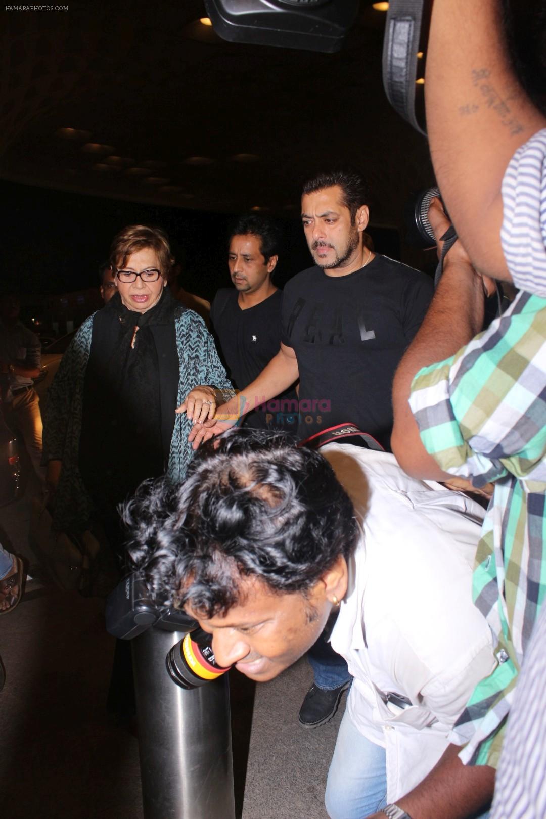Salman Khan snapped in Mumbai airport leaving For IIFA which will held in New York on 11th July 2017