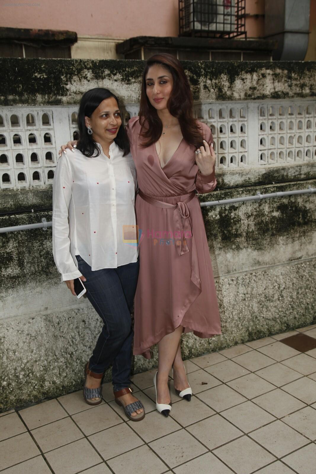 Kareena Kapoor Spotted With Her Nutritionist Rujuta Diwekar on 15th July 2017