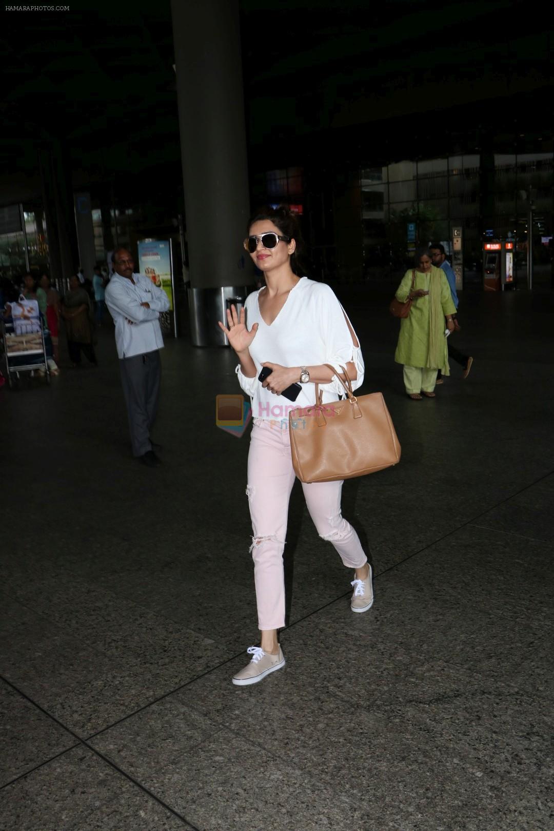 Karishma Tanna Spotted At Airport Returns From IIFA on 18th July 2017