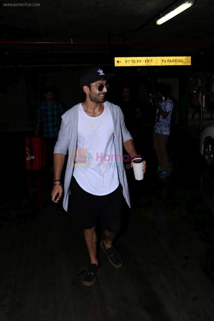 Himansh Kohli Spotted At Airport Returns From IIFA on 18th July 2017