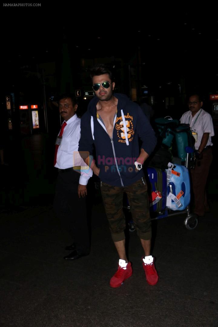 Manish Paul Spotted At Airport Returns From IIFA on 18th July 2017