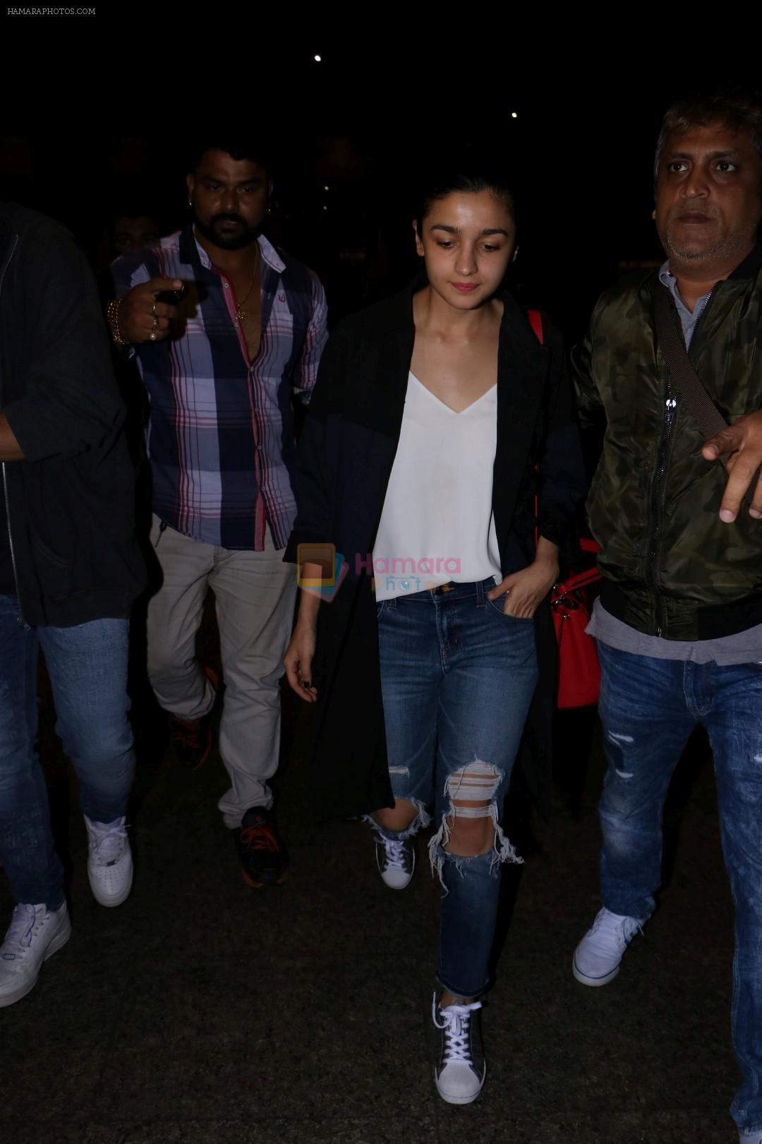 Alia Bhatt Spotted At Airport on 18th July 2017
