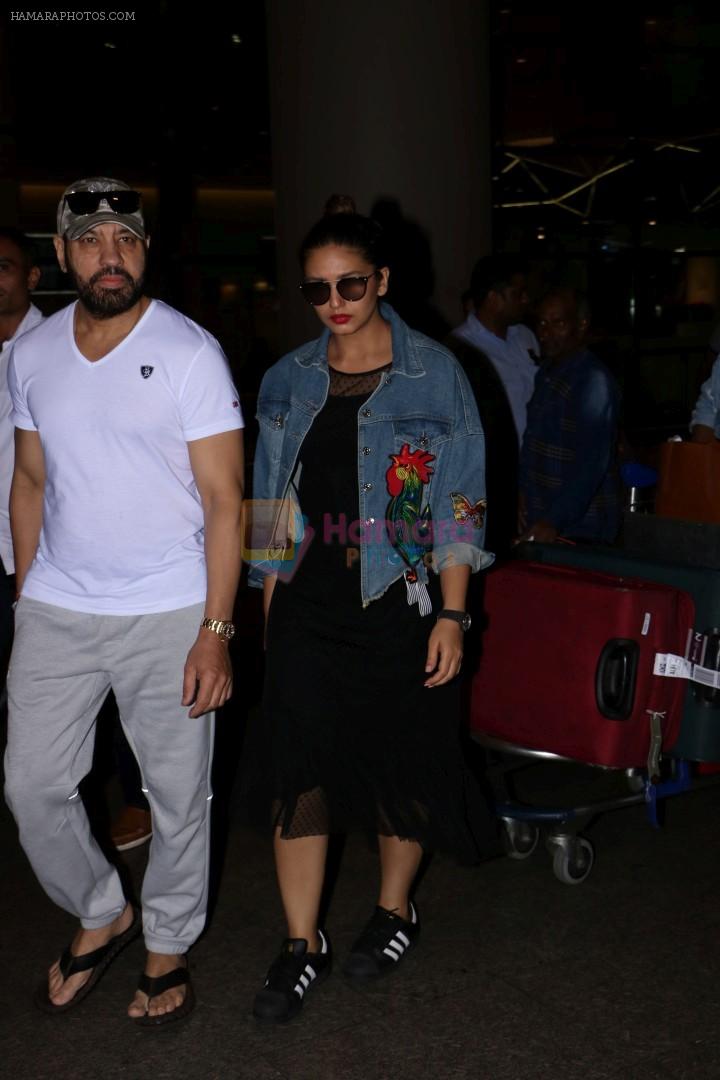 Huma Qureshi, Shera With His Son Spotted At Airport on 19th July 2017