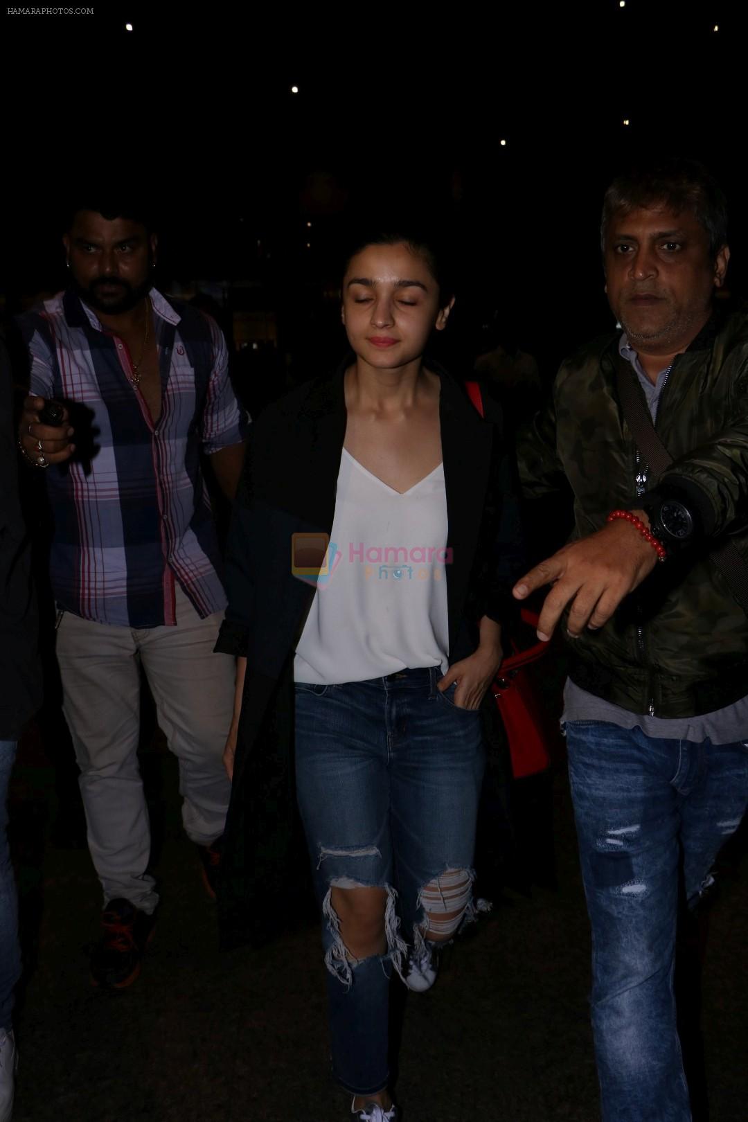 Alia Bhatt Spotted At Airport on 18th July 2017