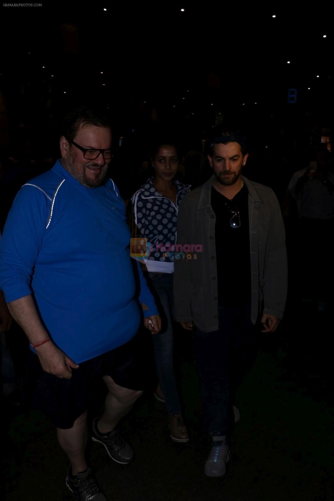Nitin Mukesh, Neil Nitin Mukesh With Wife Spotted At Airport on 20th July 2017