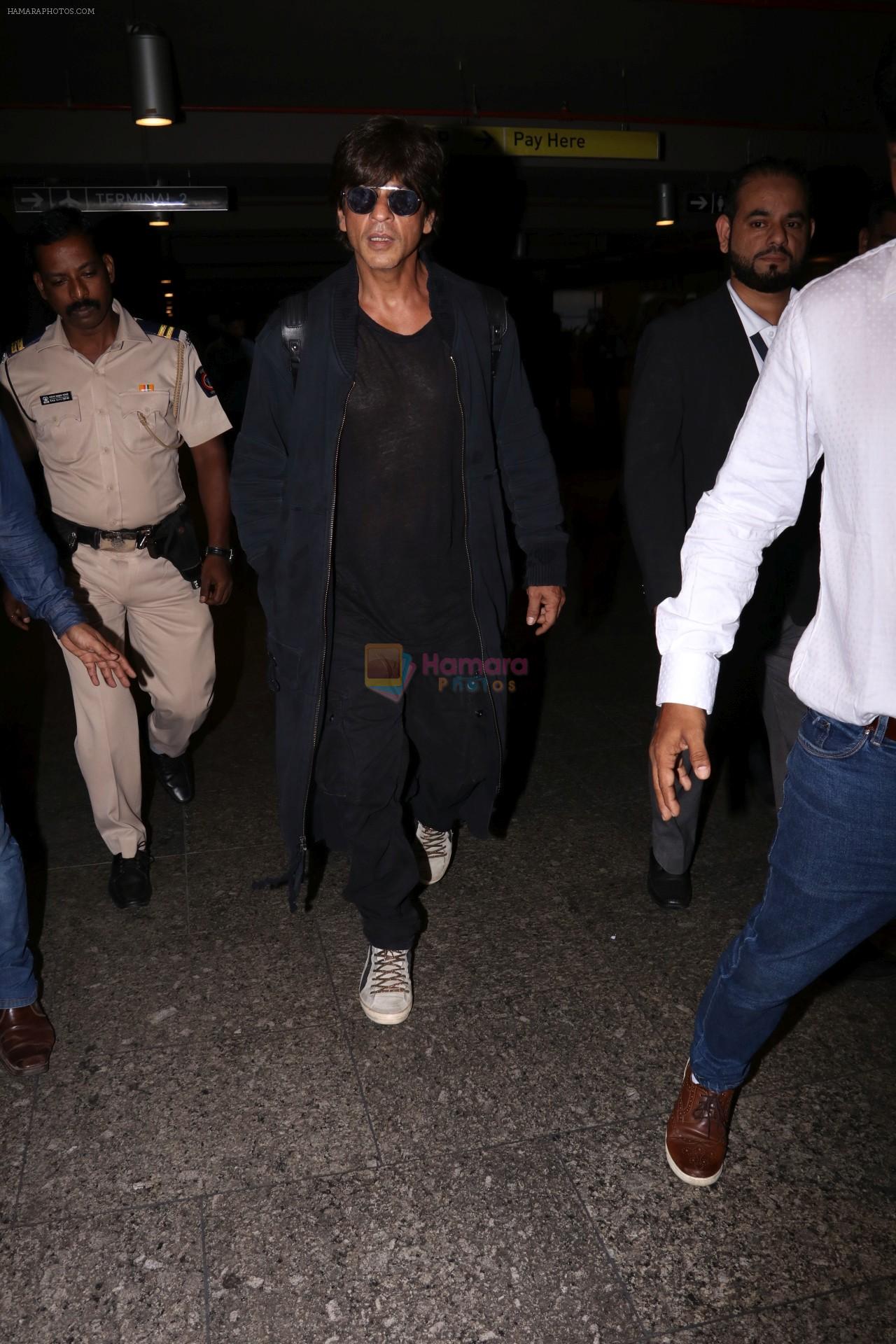Shah Rukh Khan Spotted At Airport on 26th July 2017