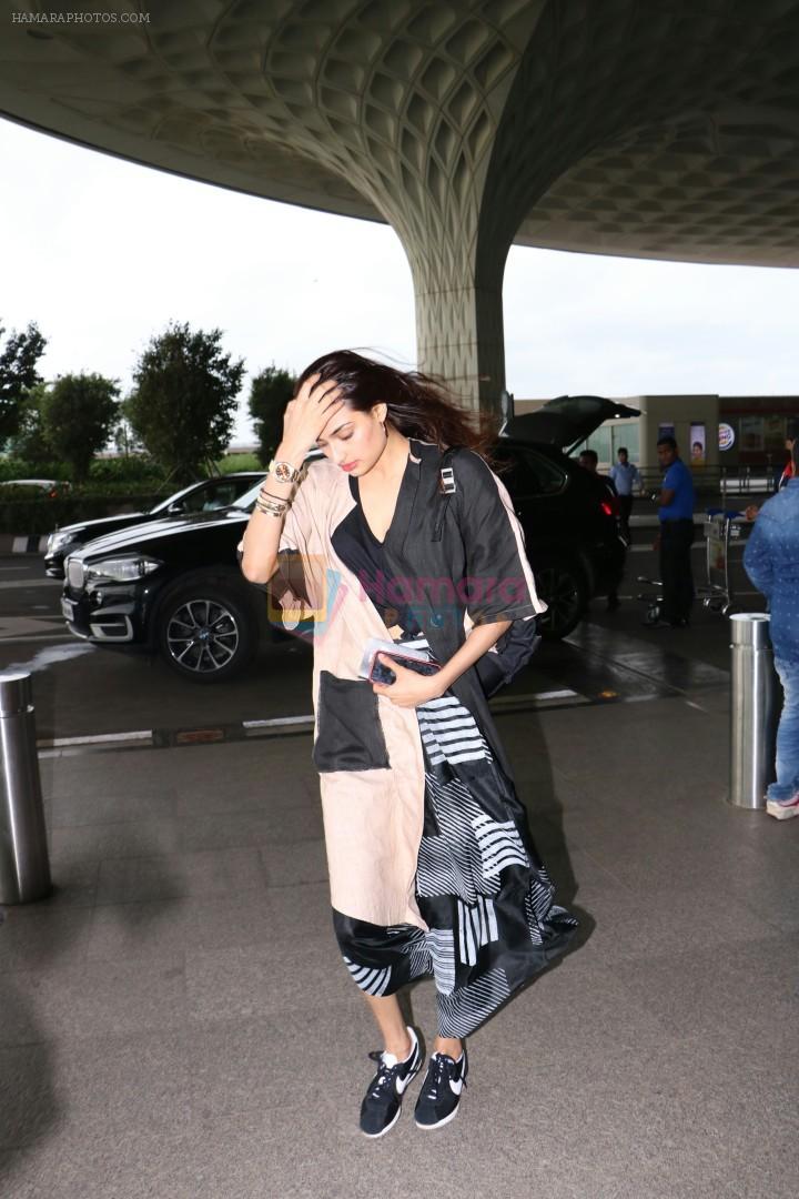 Athiya Shetty with Mubarakan team spotted at airport on 29th July 2017