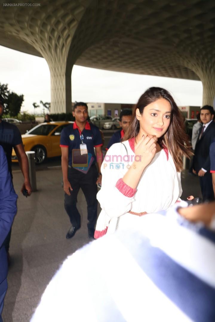 Ileana D'Cruz with Mubarakan team spotted at airport on 29th July 2017