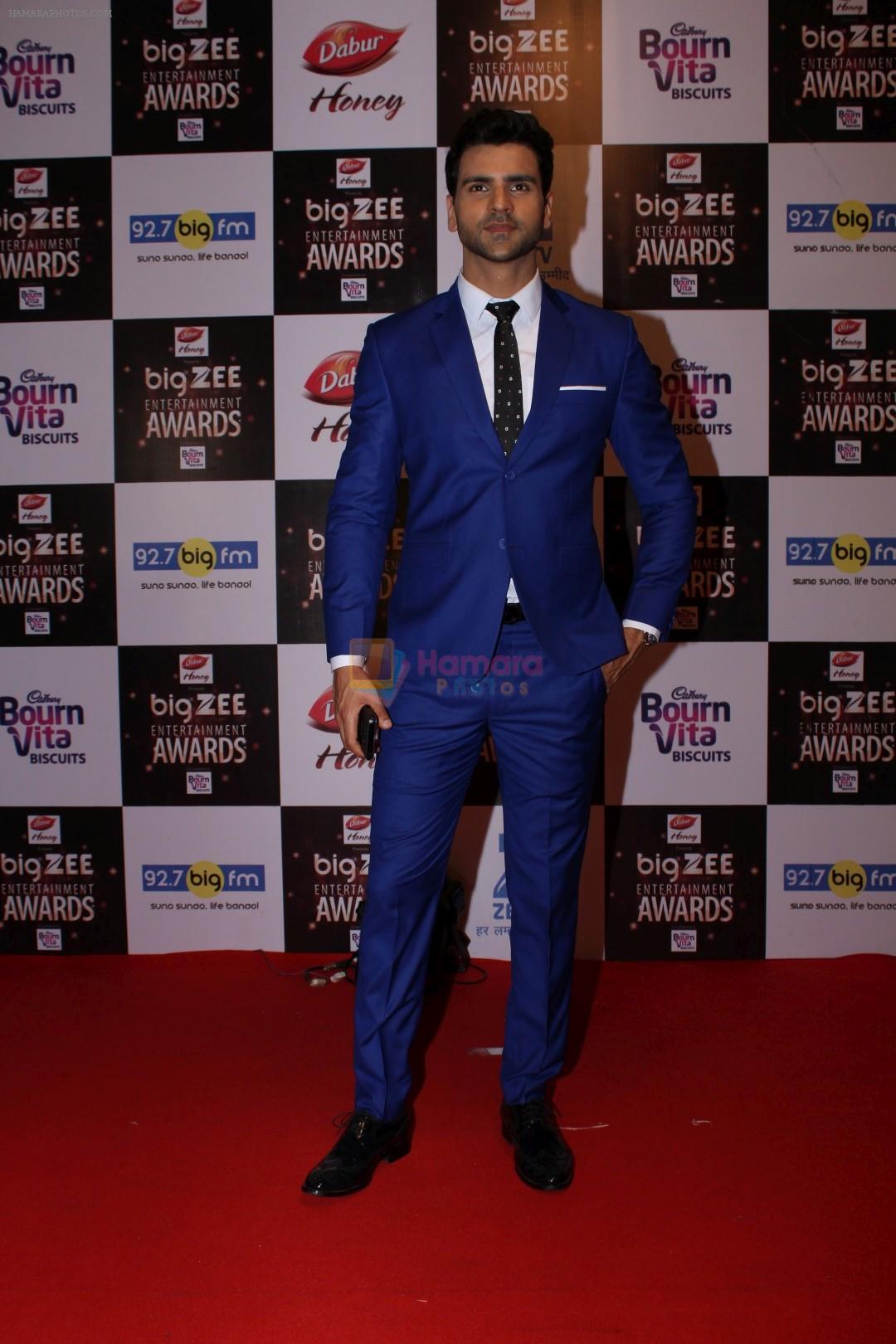 Vivek Dahiya At Red Carpet Of Big Zee Entertainment Awards 2017 on 29th July 2017
