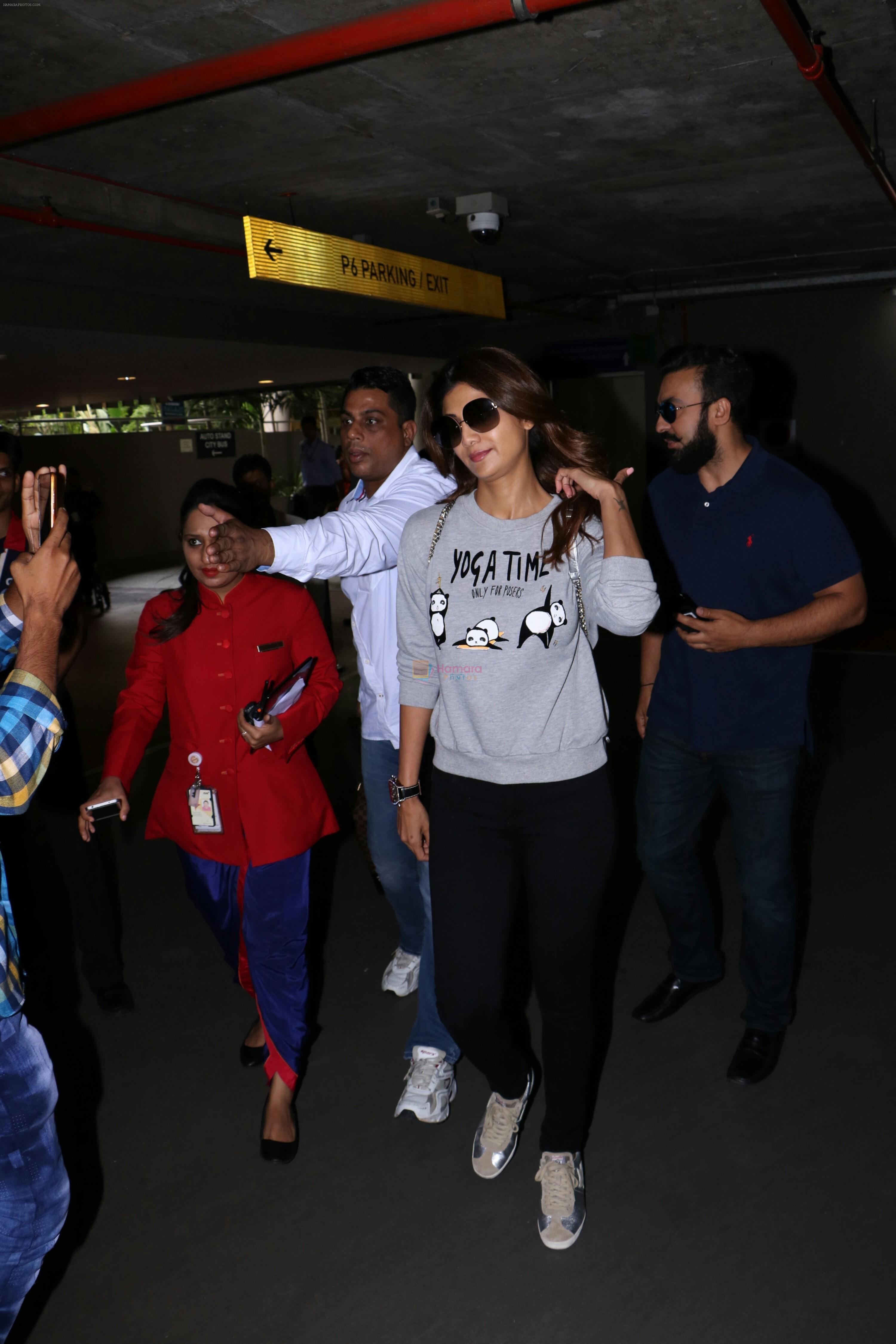 Shilpa Shetty, Raj Kundra spotted at airport on 29th July 2017