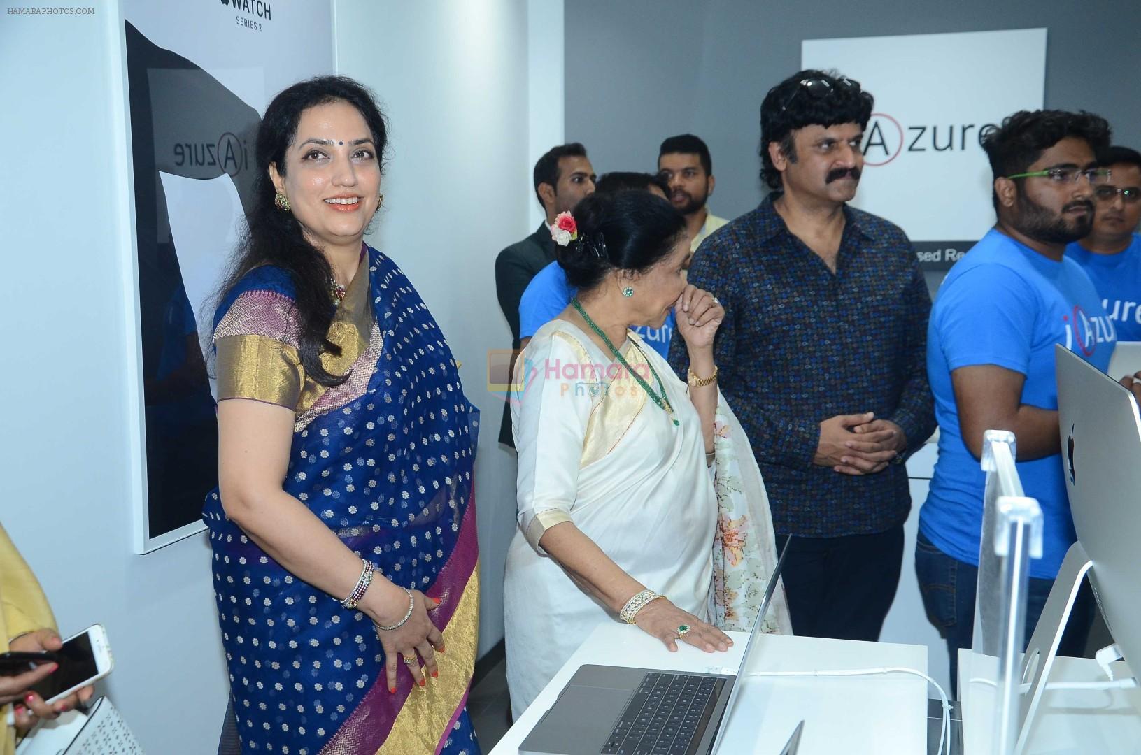 Rashmi Thackeray, Asha Bhosle at the Launch OF Zanai Bhosle's iAzure, Apple Store on 30th July 2017