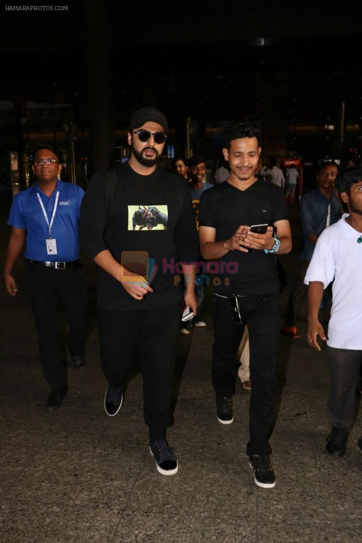 Arjun Kapoor Spotted At Airport on 31st July 2017
