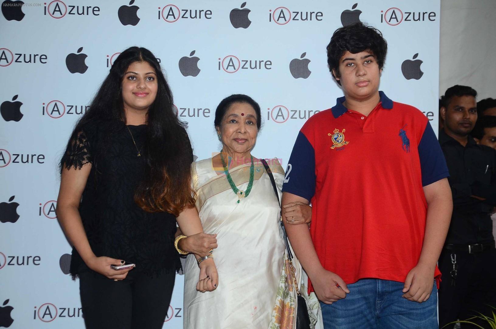 Asha Bhosle at the Launch OF Zanai Bhosle's iAzure, Apple Store on 30th July 2017