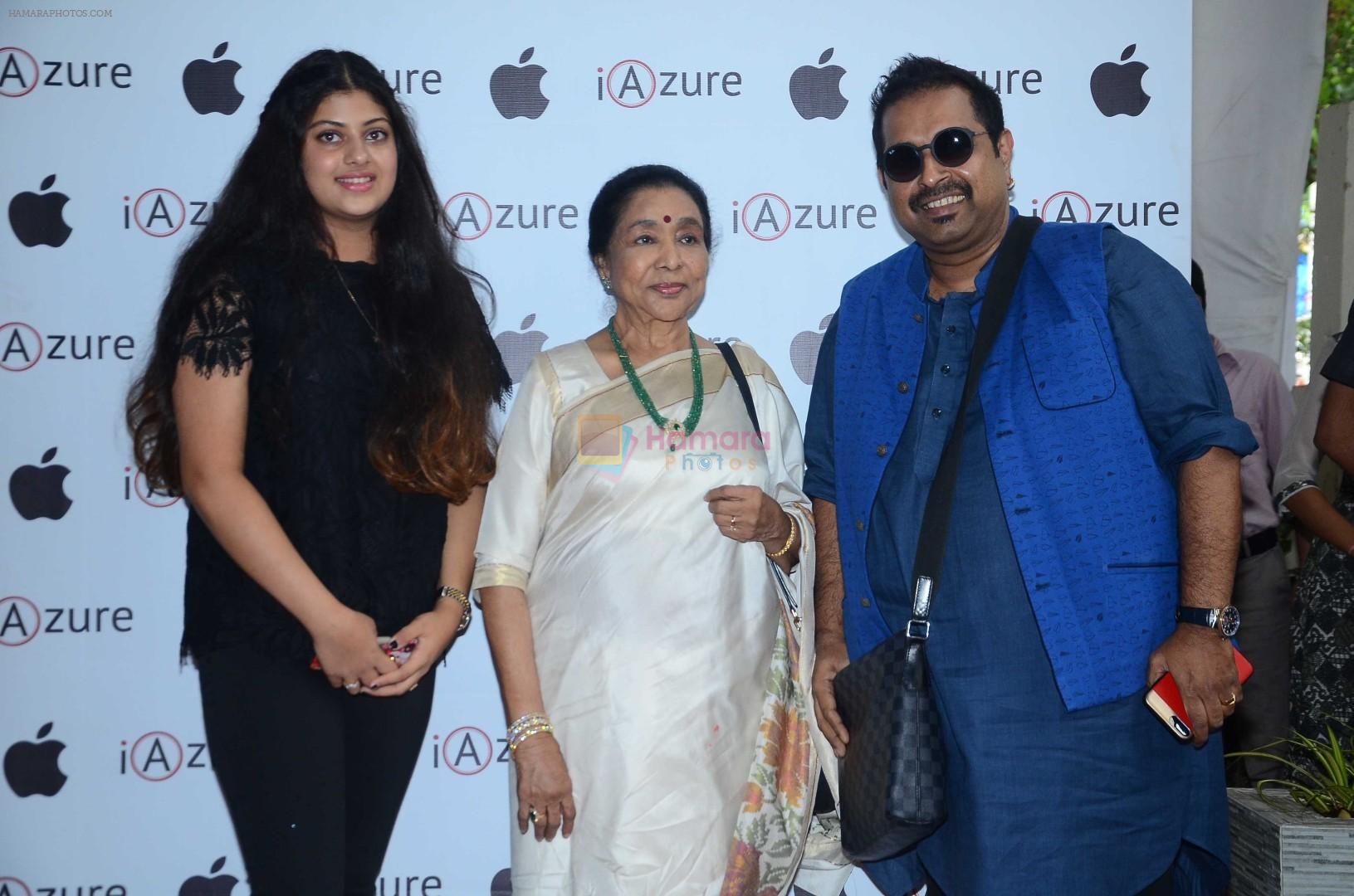 Asha Bhosle, Shankar Mahadevan  at the Launch OF Zanai Bhosle's iAzure, Apple Store on 30th July 2017