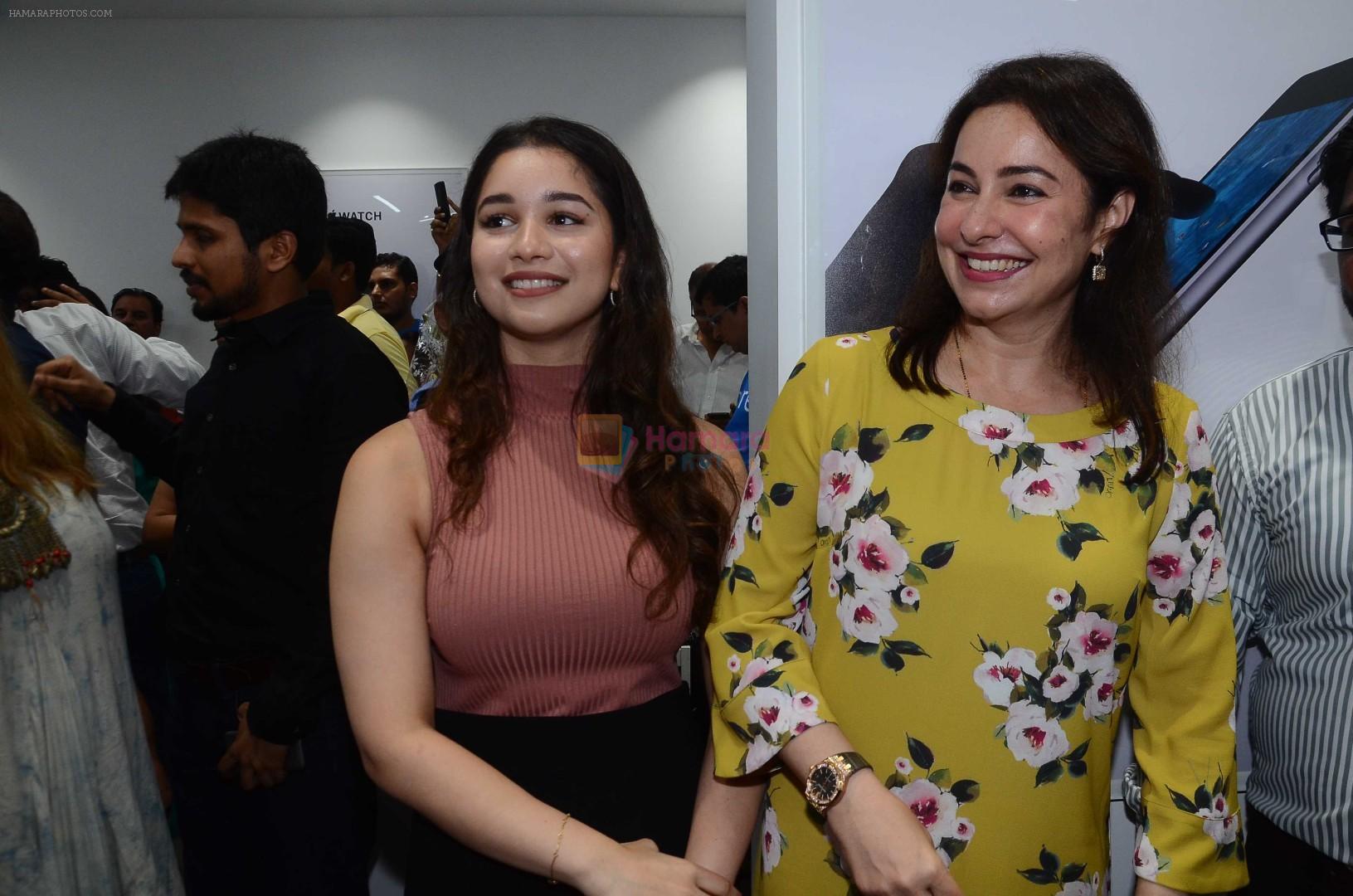 Anjali Tendulkar, Sara Tendulkar at the Launch OF Zanai Bhosle's iAzure, Apple Store on 30th July 2017