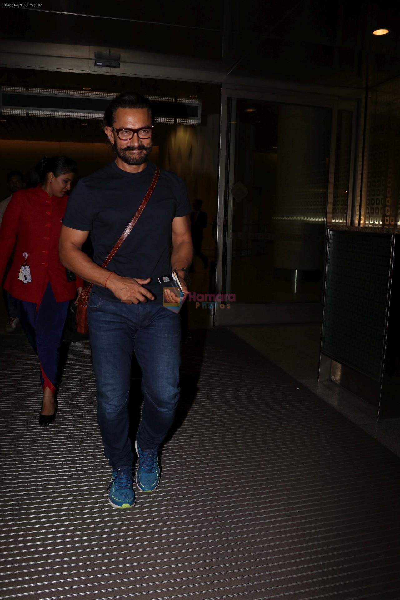Aamir Khan Spotted At Airport on 2nd Aug 2017