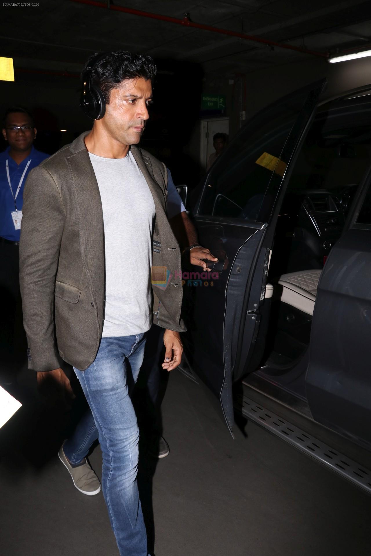 Farhan Akhtar Spotted At Airport on 2nd Aug 2017
