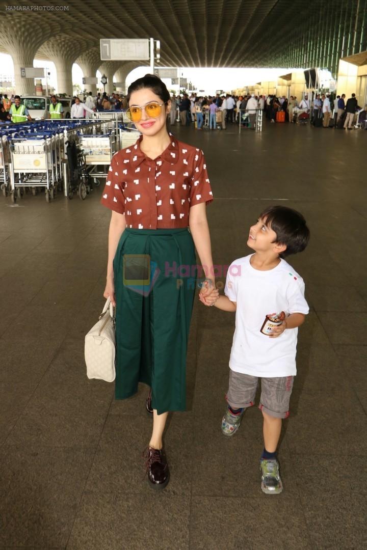 Divya Khosla Kumar Spotted At Airport on 2nd Aug 2017