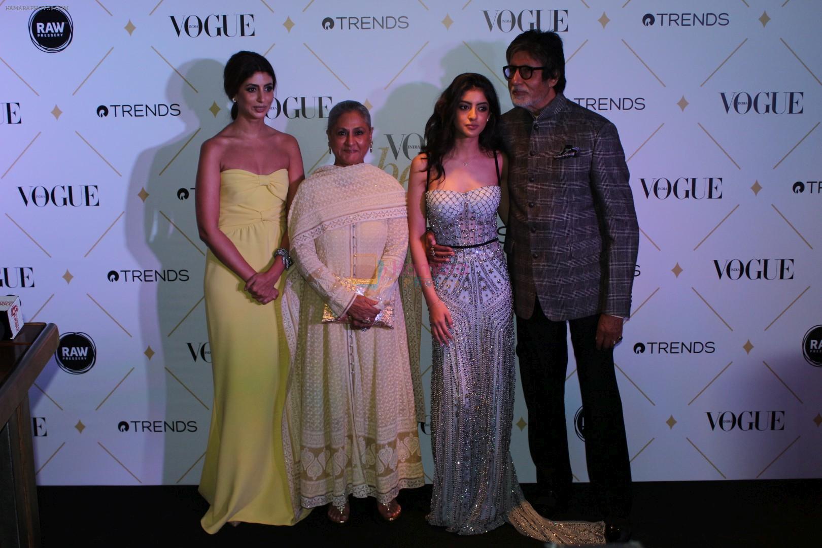 Shweta Nanda, Jaya Bachchan,  Navya Naveli Nanda, Amitabh Bachchan at The Red Carpet Of Vogue Beauty Awards 2017 on 2nd Aug 2017