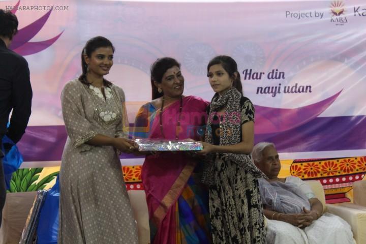 Aishwarya Rajesh Visit The Girls Of Dagdi Chawl on 4th Aug 2017