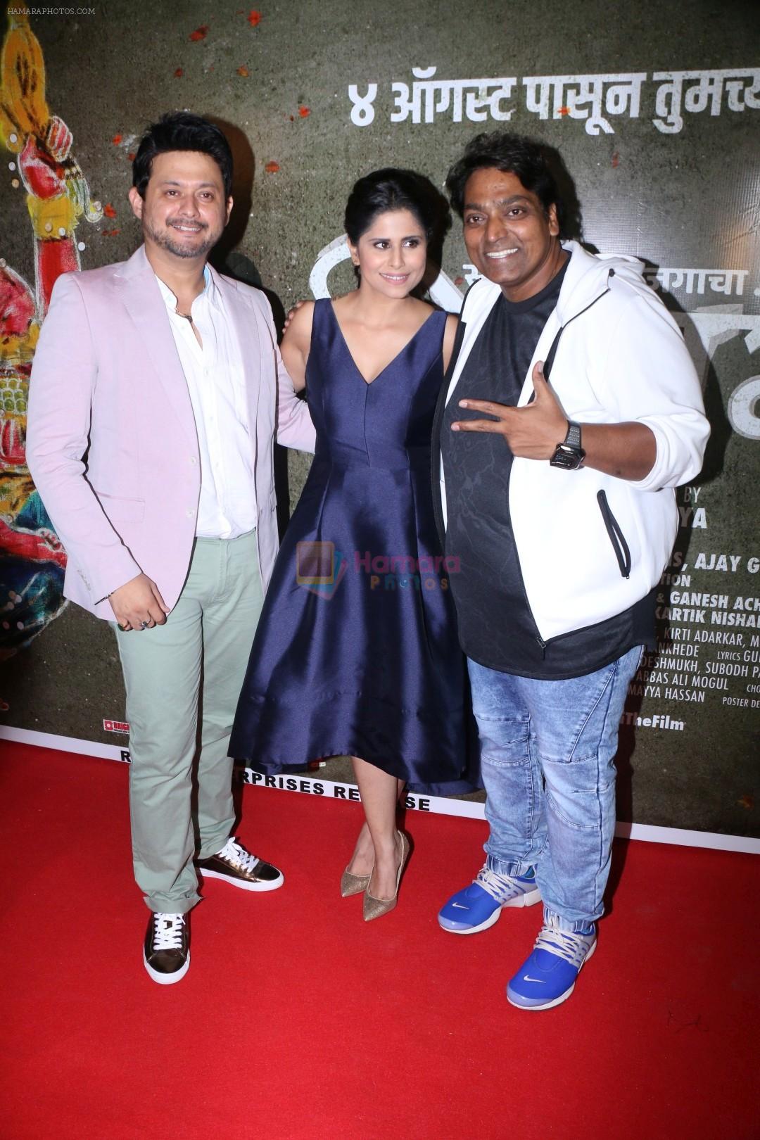 Sai Tamhankar, Swapnil Joshi, Ganesh Acharya at the Grand Red Carpet Premiere Of Film Bhikari on 4th Aug 2017