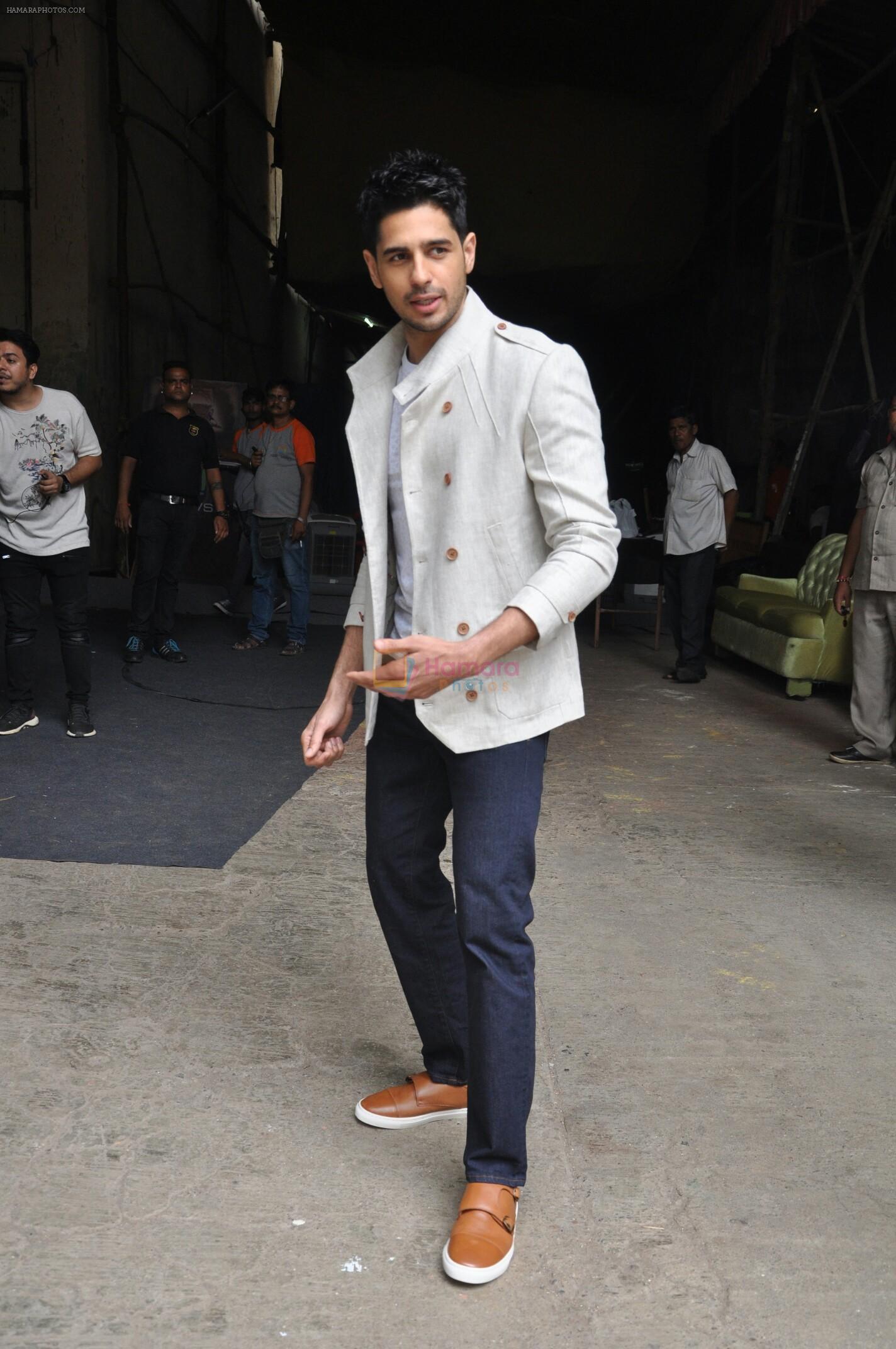 Sidharth Malhotra On The Set Of Comedy Dangal For A Gentleman Promotion on 7th Aug 2017