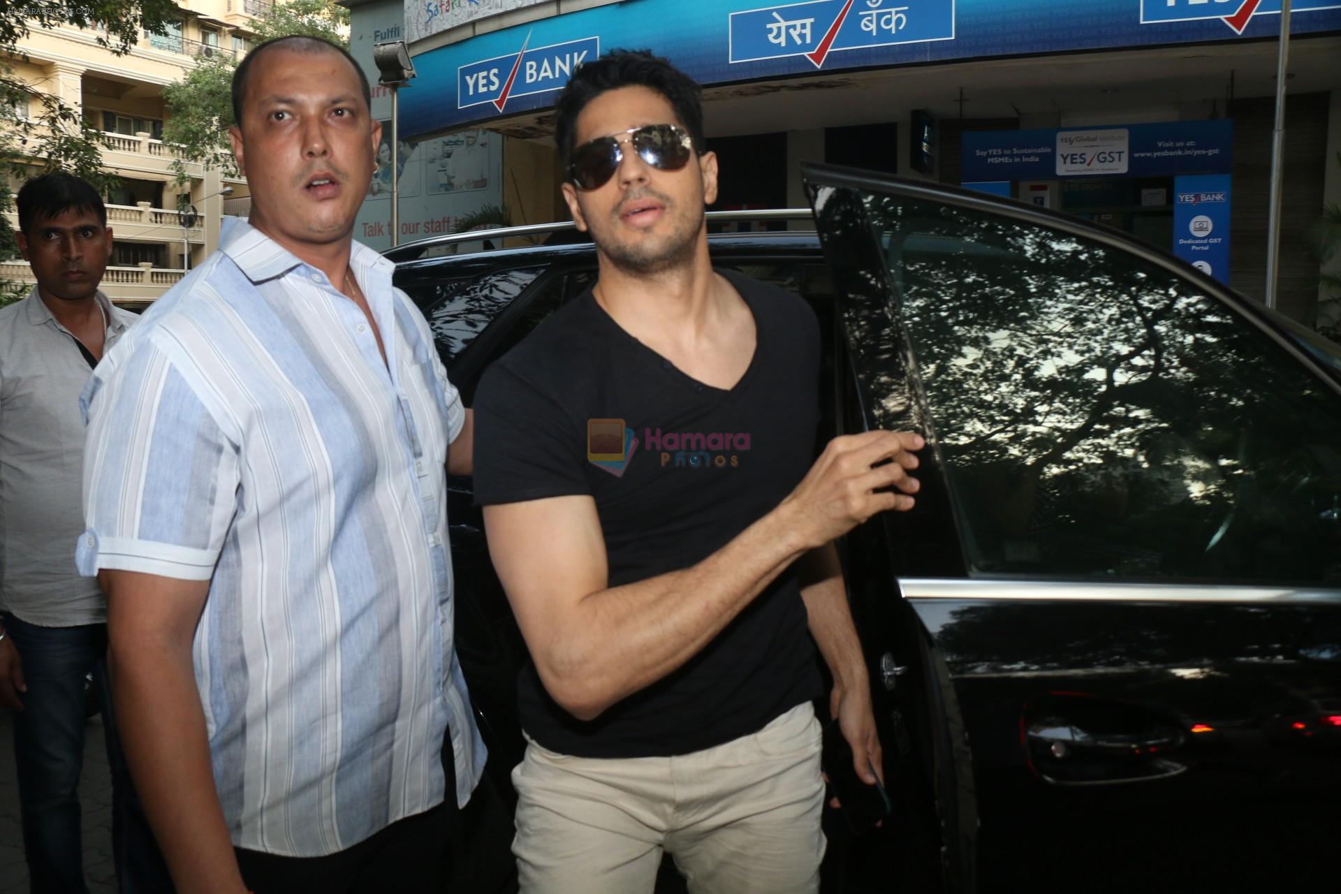 Sidharth Malhotra Spotted at Kitchen Garden on 6th Aug 2017