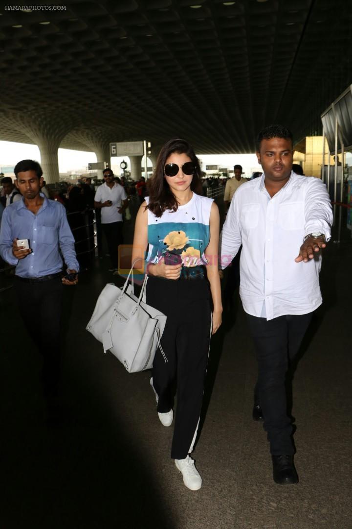 Anushka Sharma Spotted At Airport on 9th Aug 2017