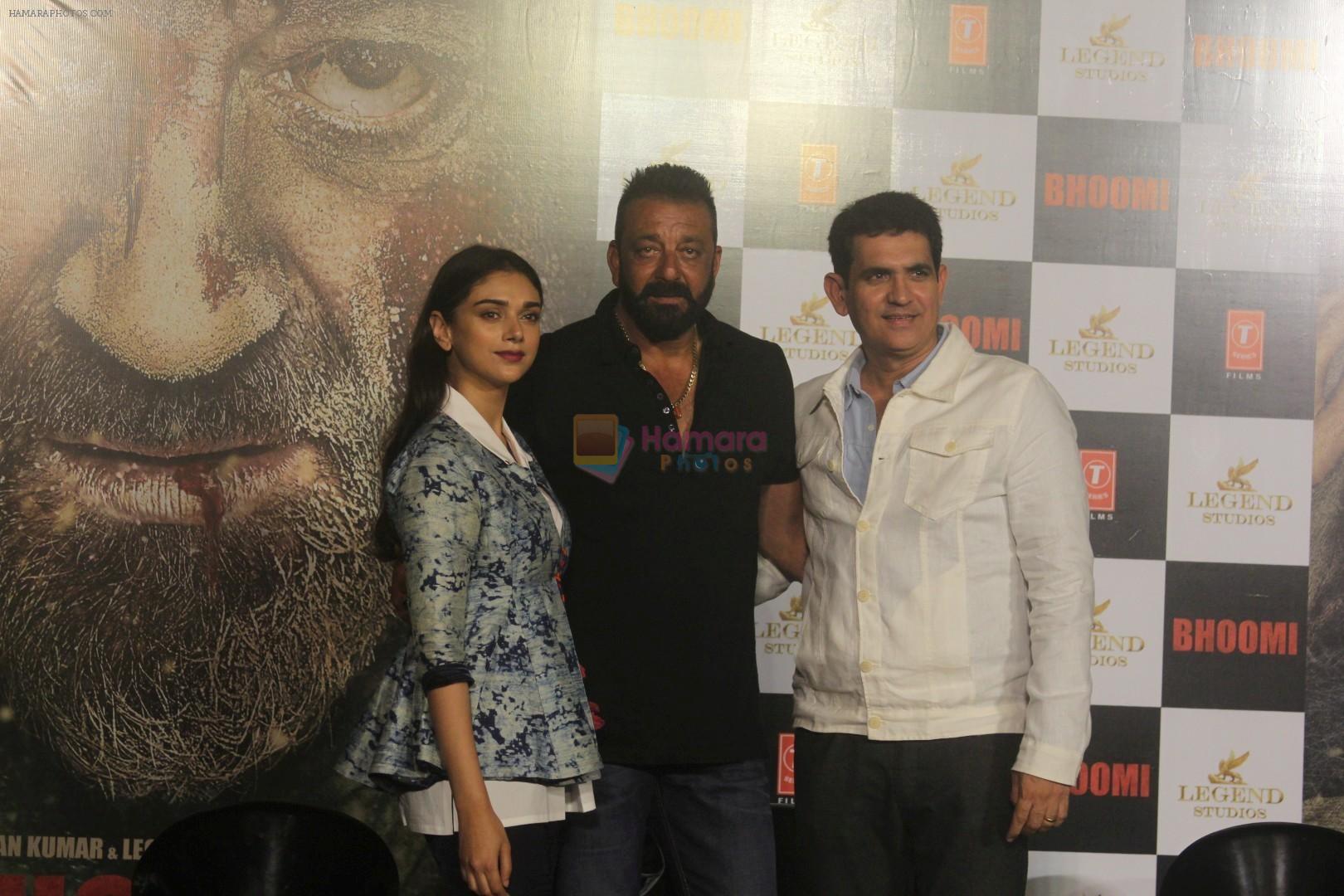 Sanjay Dutt, Aditi Rao Hydari, Omung Kumar at the Trailer Launch Of Film Bhoomi on 10th Aug 2017