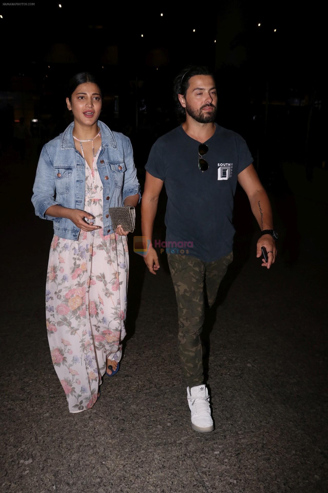 Shruti Haasan Spotted At Airport on 11th Aug 2017