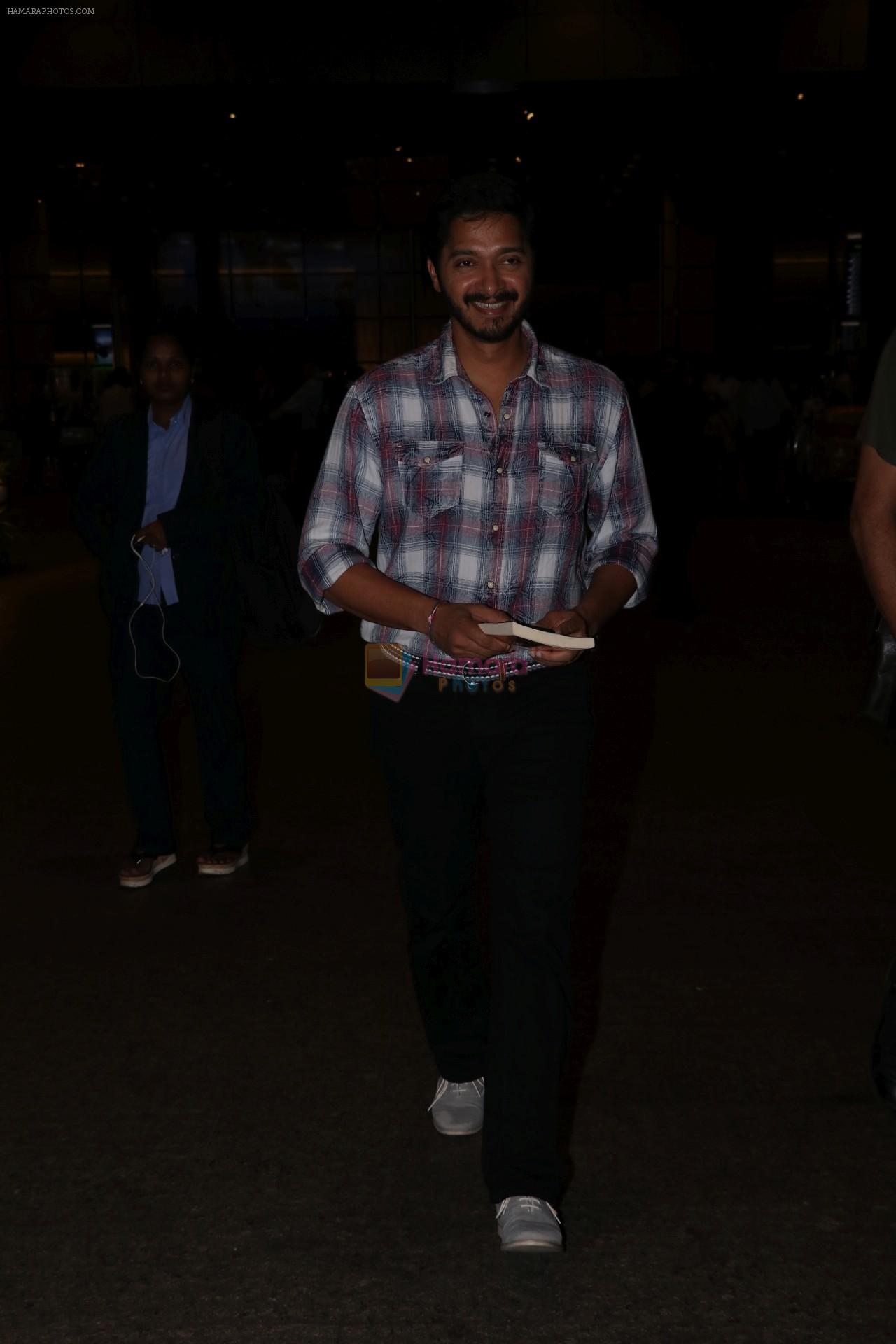 Shreyas Talpade Spotted At Airport on 12th Aug 2017