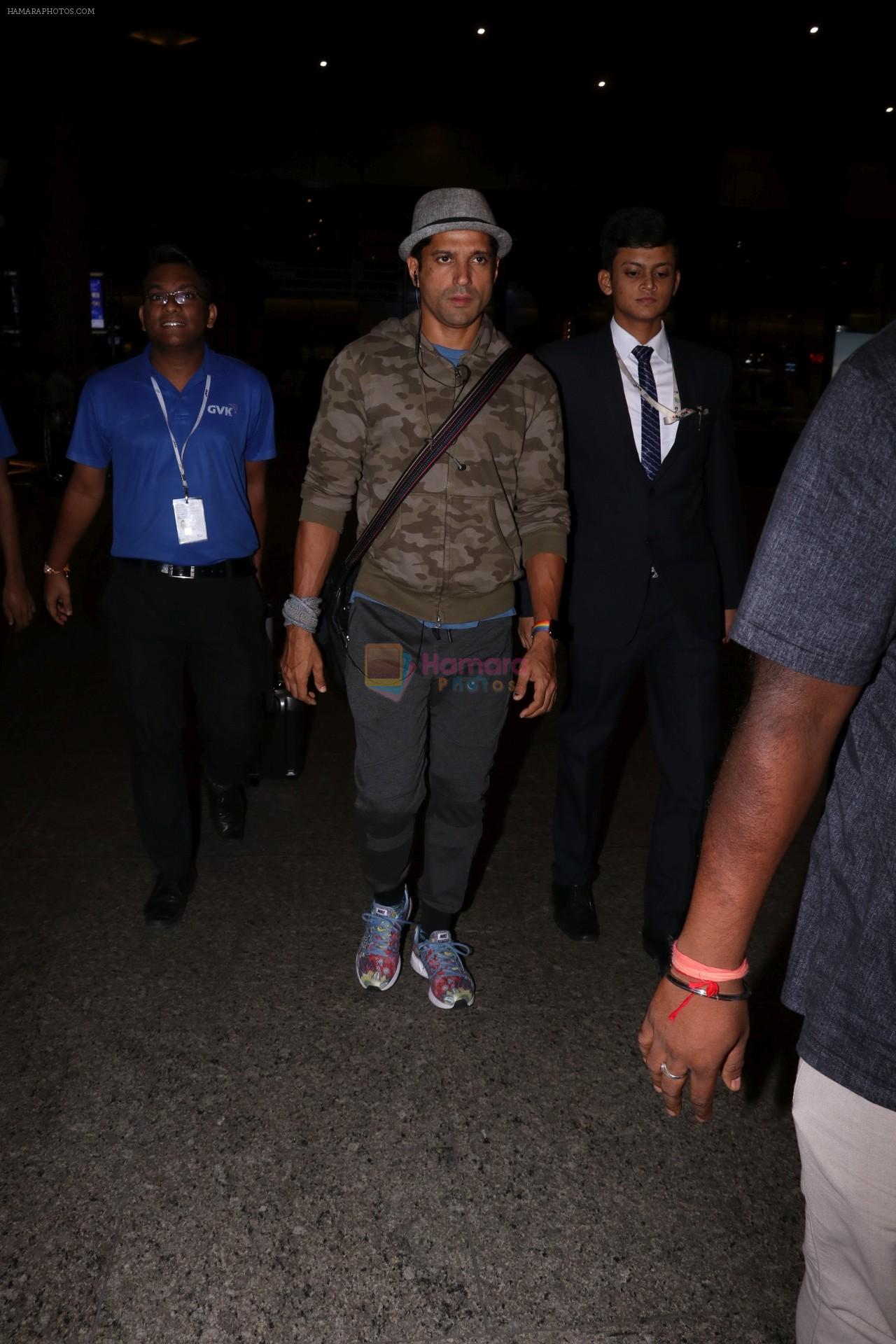 Farhan Akhtar Spotted At Airport on 12th Aug 2017