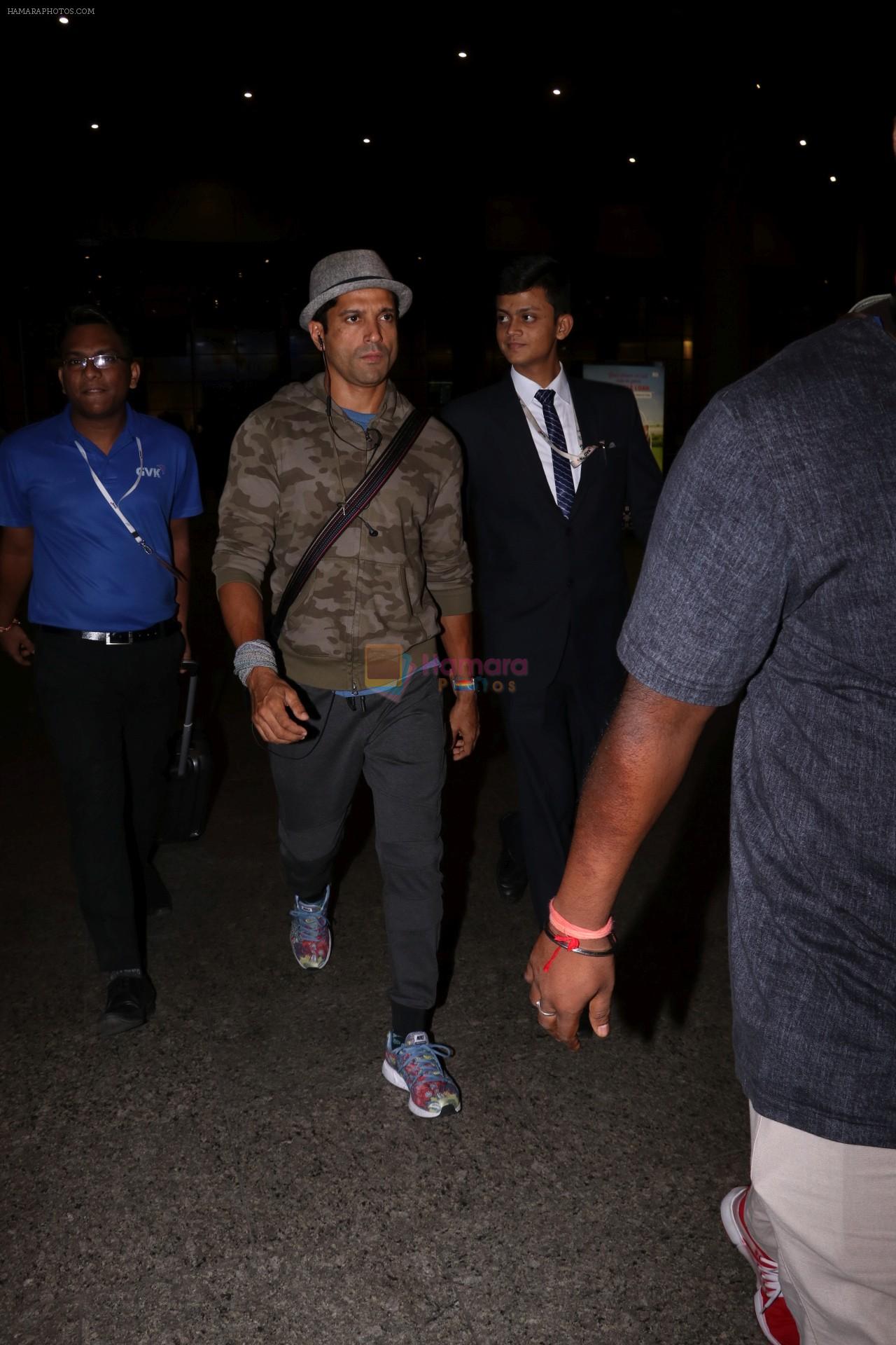 Farhan Akhtar Spotted At Airport on 12th Aug 2017