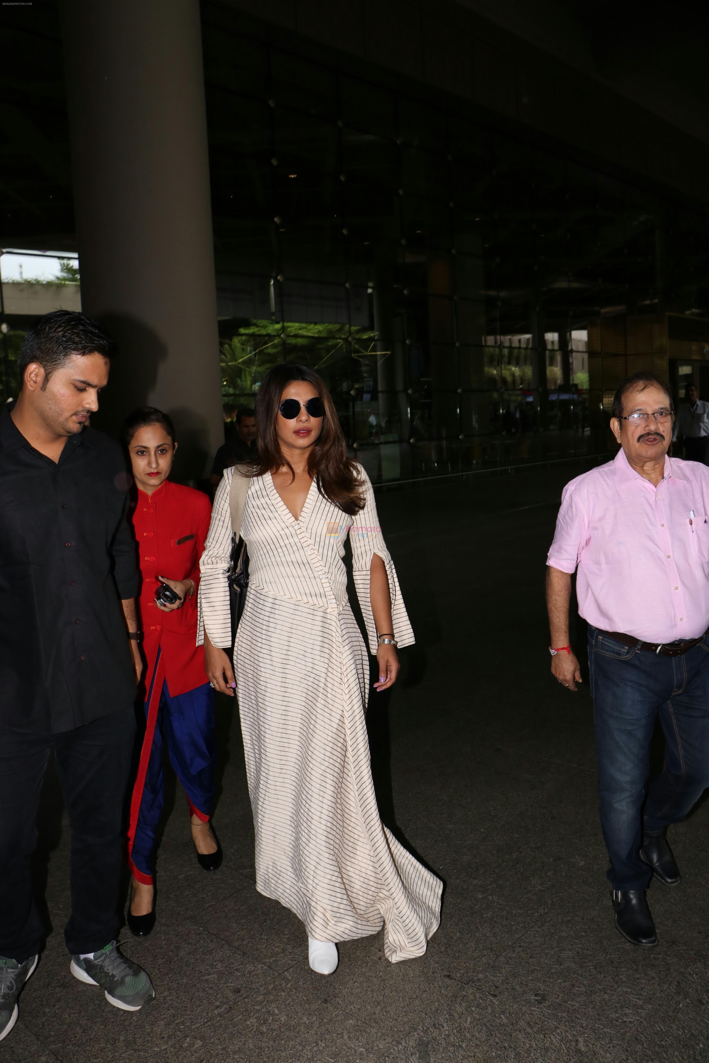 Priyanka Chopra Spotted At Airport on 17th Aug 2017