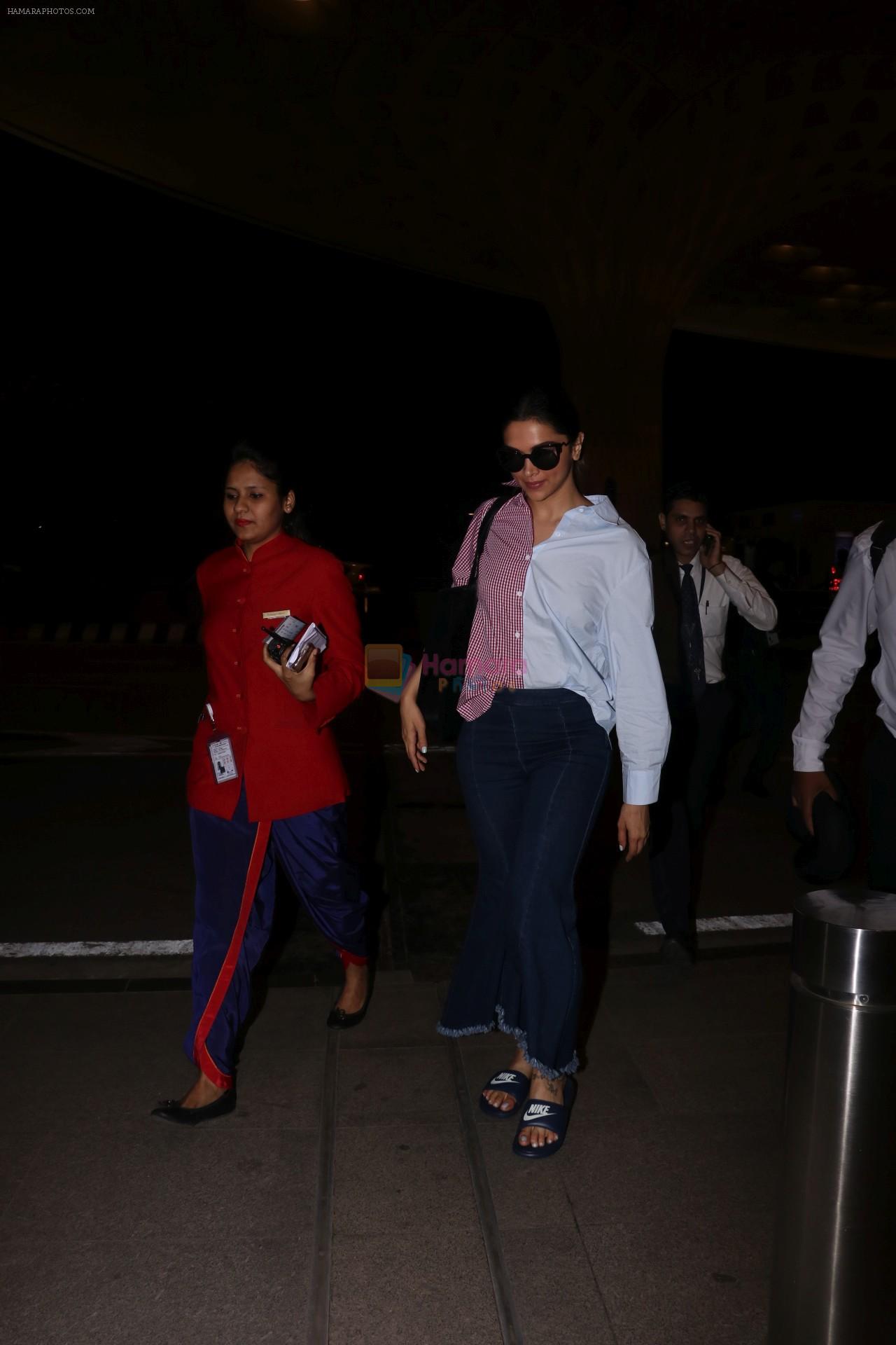 Deepika Padukone Spotted At Airport on 16th Aug 2017