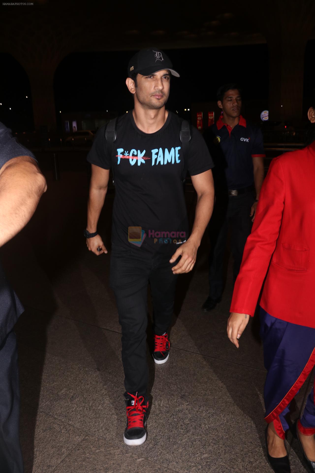 'sushant Singh Rajput Spotted At Airport on 16th Aug 2017
