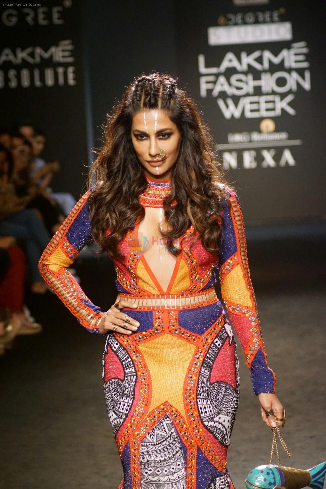 Chitrangada Singh On Ramp Walk For Neha Agarwal As A Showstopper For LFW 2017 on 18th Aug 2017