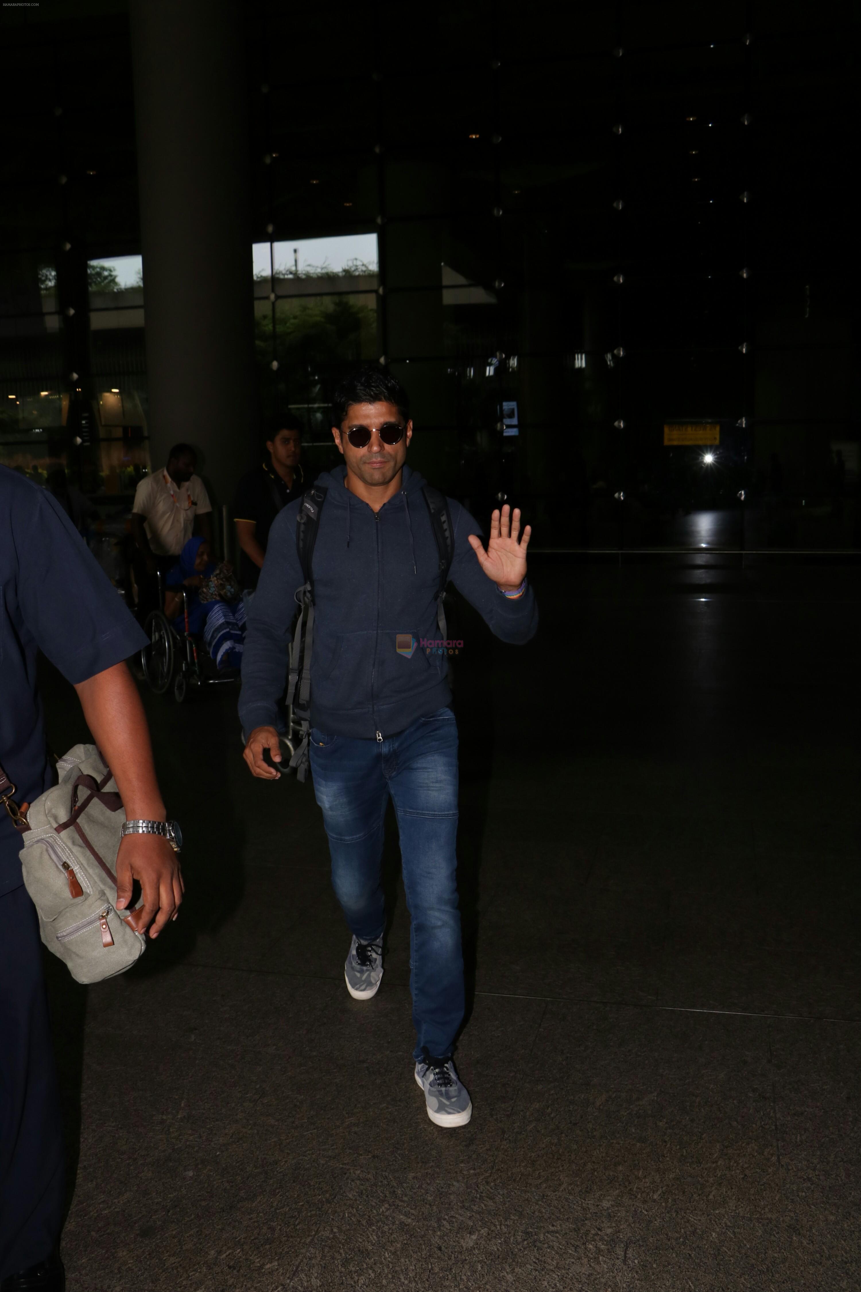 Farhan Akhtar Spotted At Airport on 19th Aug 2017